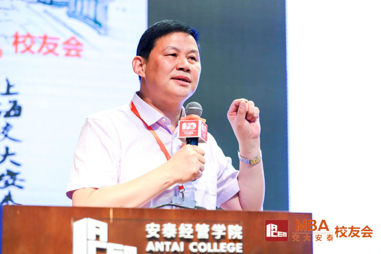 上海交通大学安泰经济与管理学院党委书记余明阳