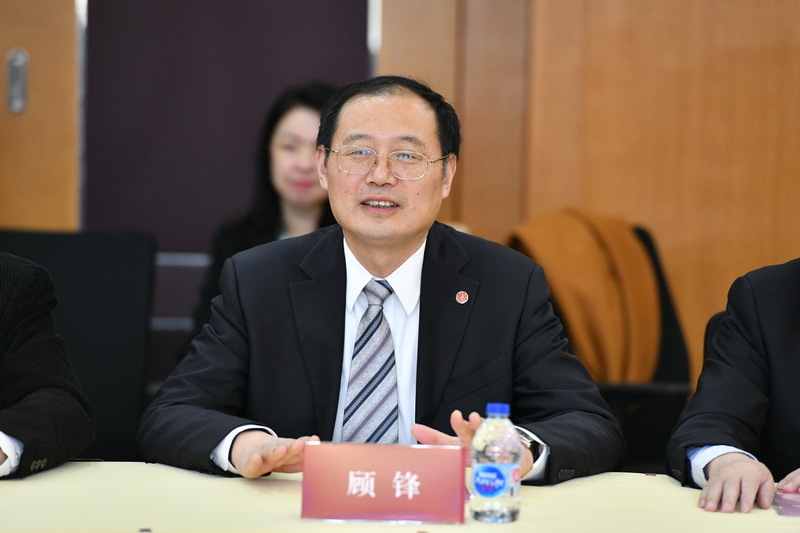 上海交通大学党委副书记顾锋代表交大签署协议