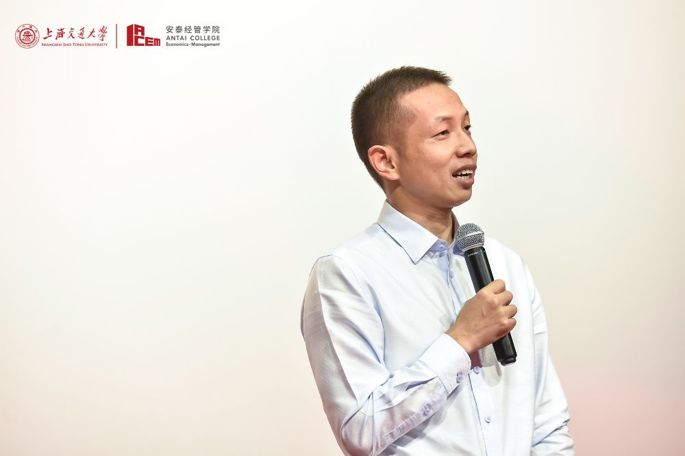 2005级MBA校友、高瓴资本高济医疗副总裁、上海万芸药房连锁有限公司创始人陈春华