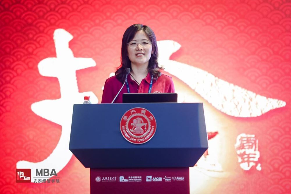 2008级校友代表，江苏天润光学镜片有限公司总经理赵留琴发言